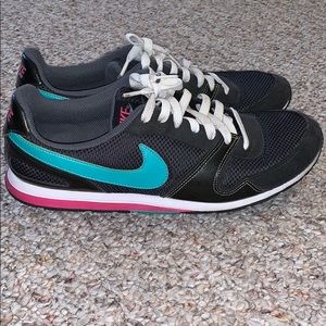 Nike shoes women’s size 10
